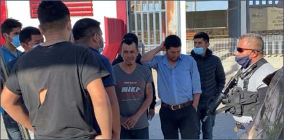 An Ojinaga municipal police officer offering advice to the nine immigrants shortly after their expulsions